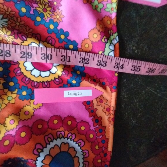 Hippie (M) Fringed Flower Child Adult Costume Outfit - Picture 10 of 10